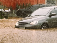 ¿Cómo actuar si te sorprende una inundación al volante?